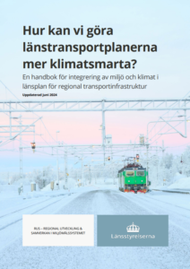 Framsida rapport med ett grönt tåg i vitt snötäckt landskap.